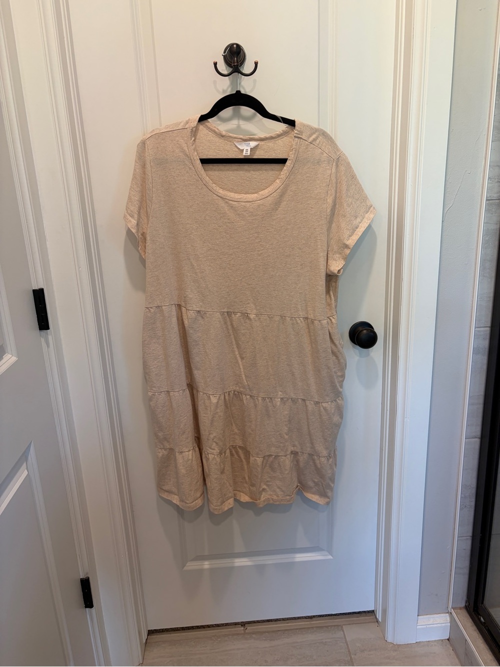 Beige Short-Sleeve Tiered Knit Tunic midi dress. Xxl